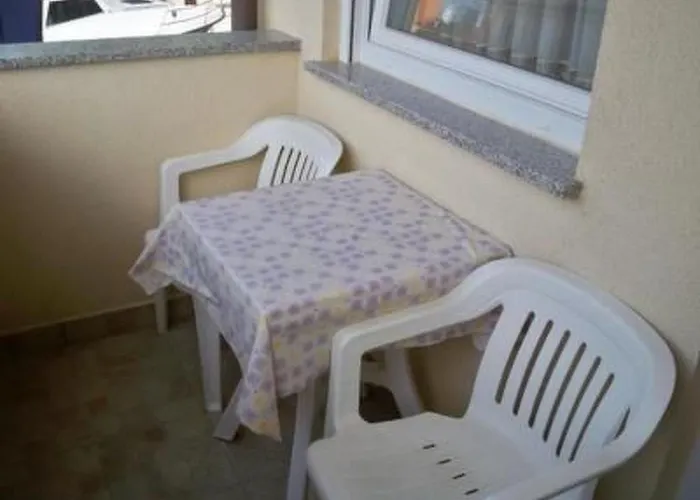 公寓 In Mit Garten Und Grill By Interhome 班约勒